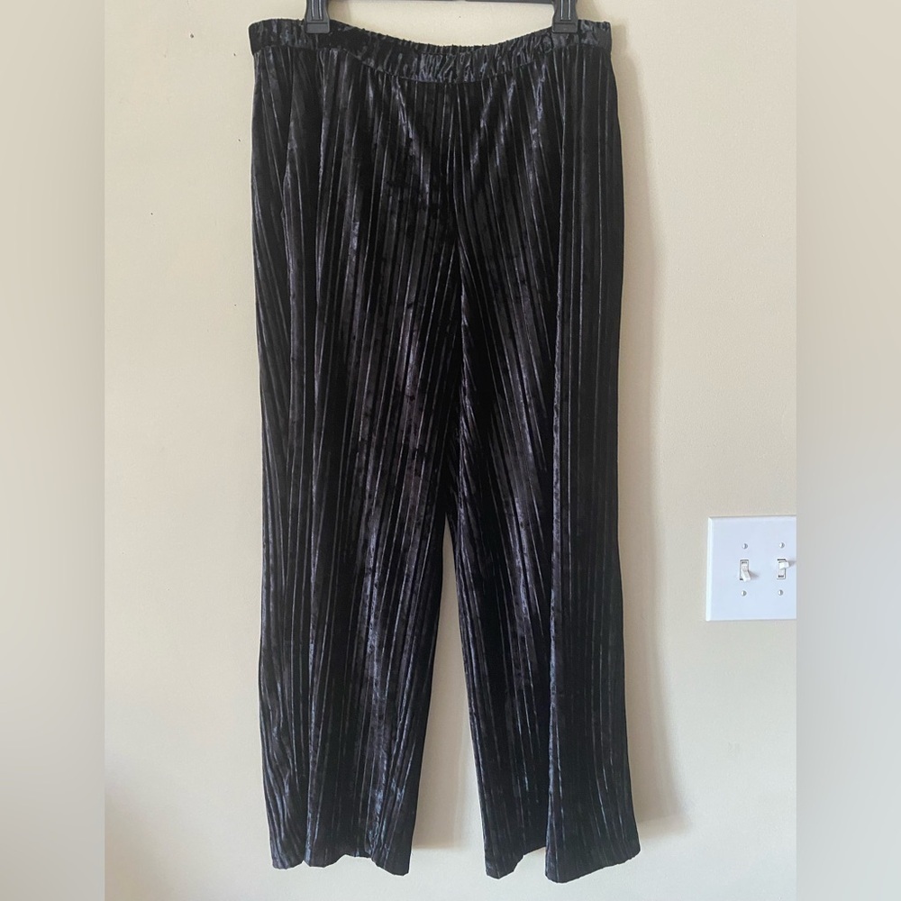 H By Halston Black Velvet Pleated Pants M